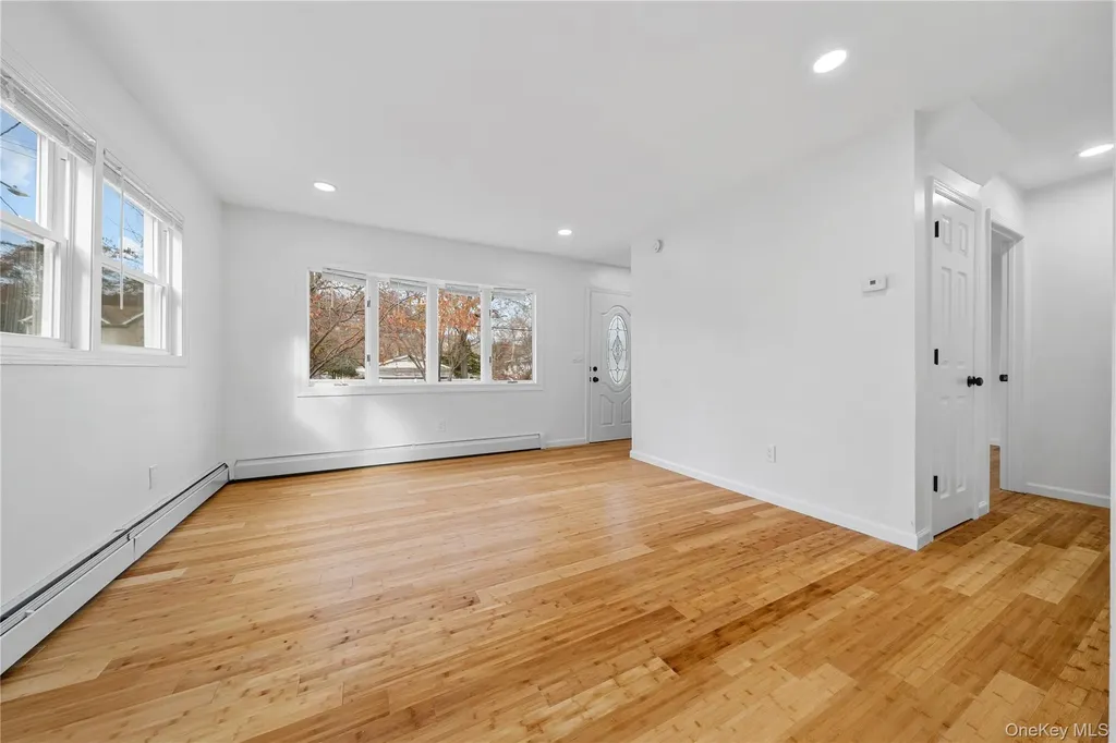 78 Carr Lane Coram NY 11727
