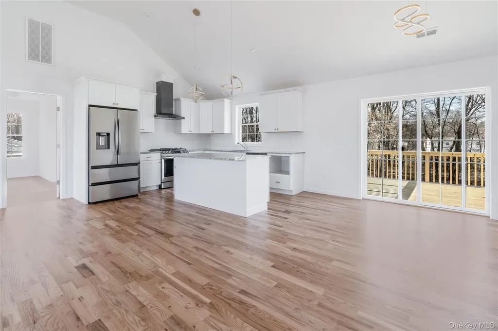 157 S Quaker Lane Hyde Park NY 12538