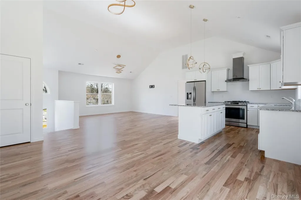 157 S Quaker Lane Hyde Park NY 12538
