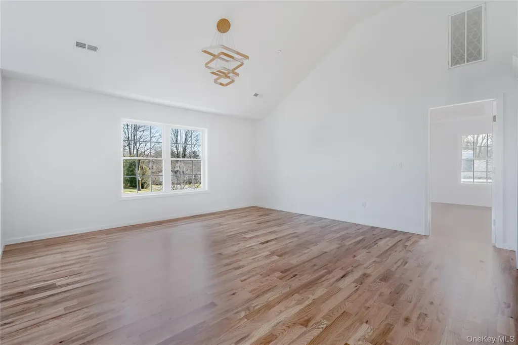 157 S Quaker Lane Hyde Park NY 12538