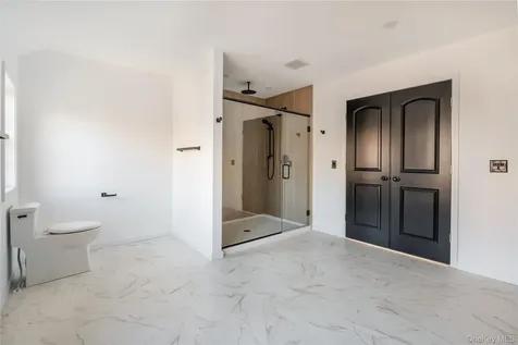 157 S Quaker Lane Hyde Park NY 12538