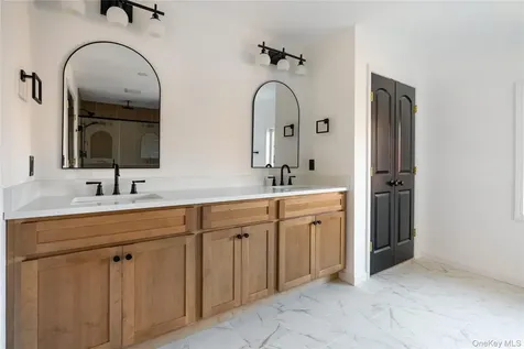 157 S Quaker Lane Hyde Park NY 12538