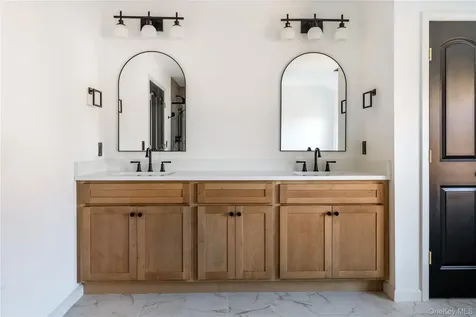 157 S Quaker Lane Hyde Park NY 12538