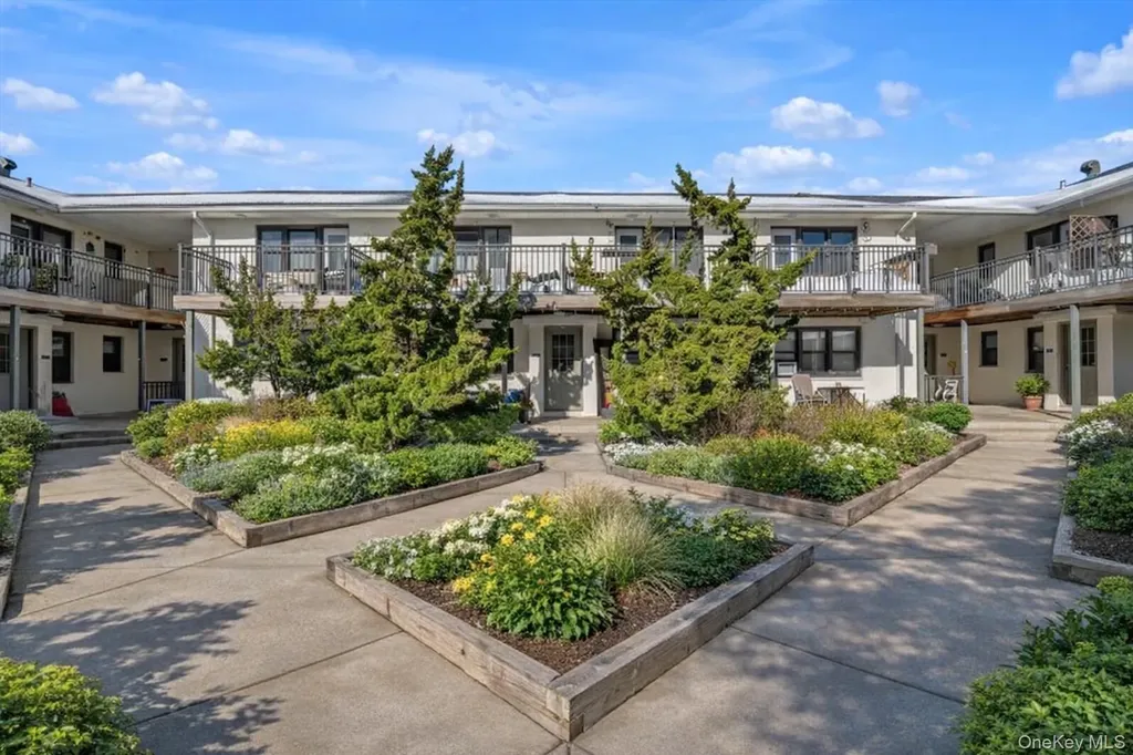 65 W Broadway Long Beach NY 11561