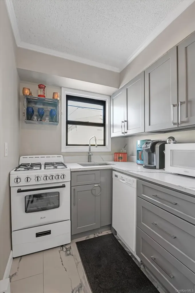 65 W Broadway Long Beach NY 11561