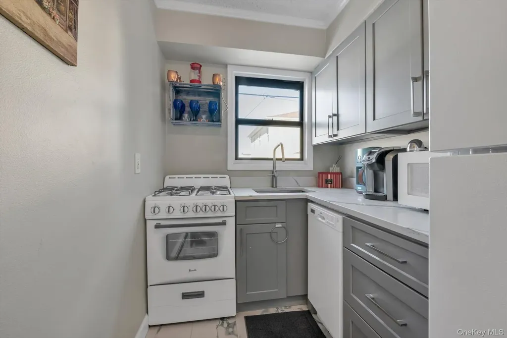 65 W Broadway Long Beach NY 11561