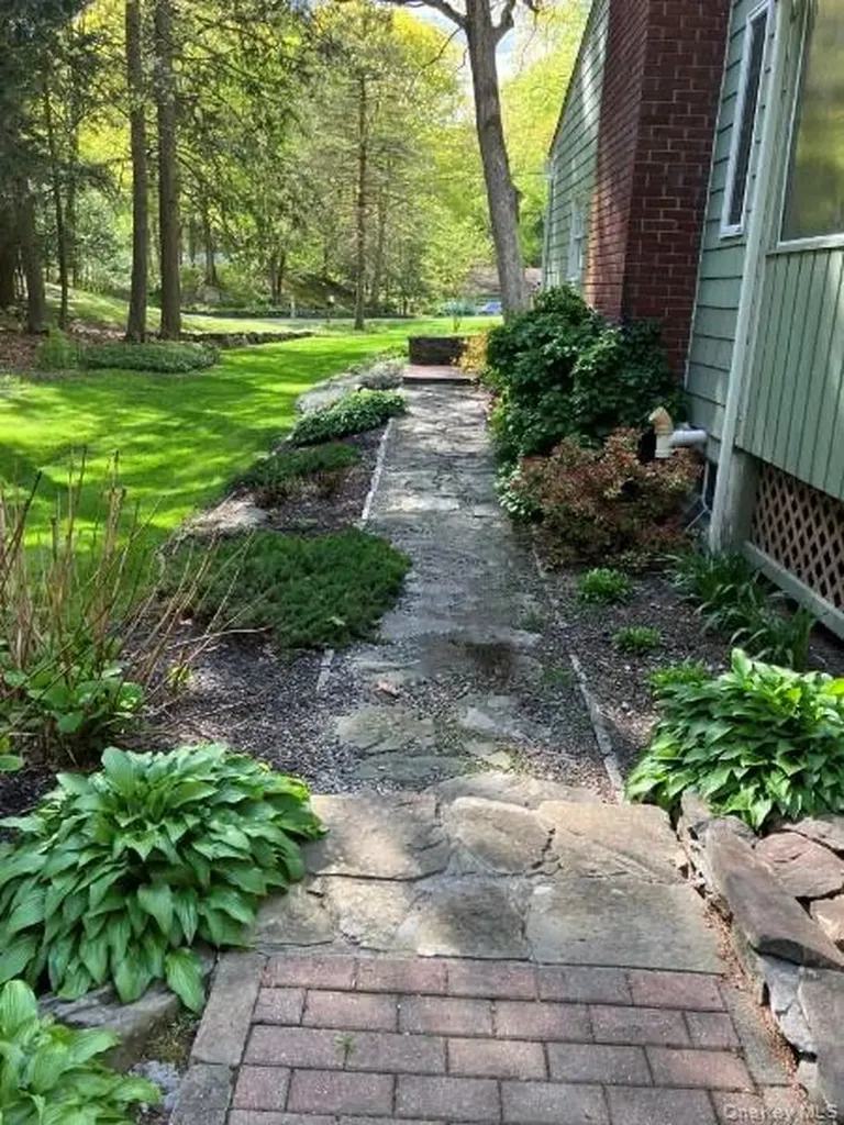 30 Hudson Drive Hyde Park NY 12538