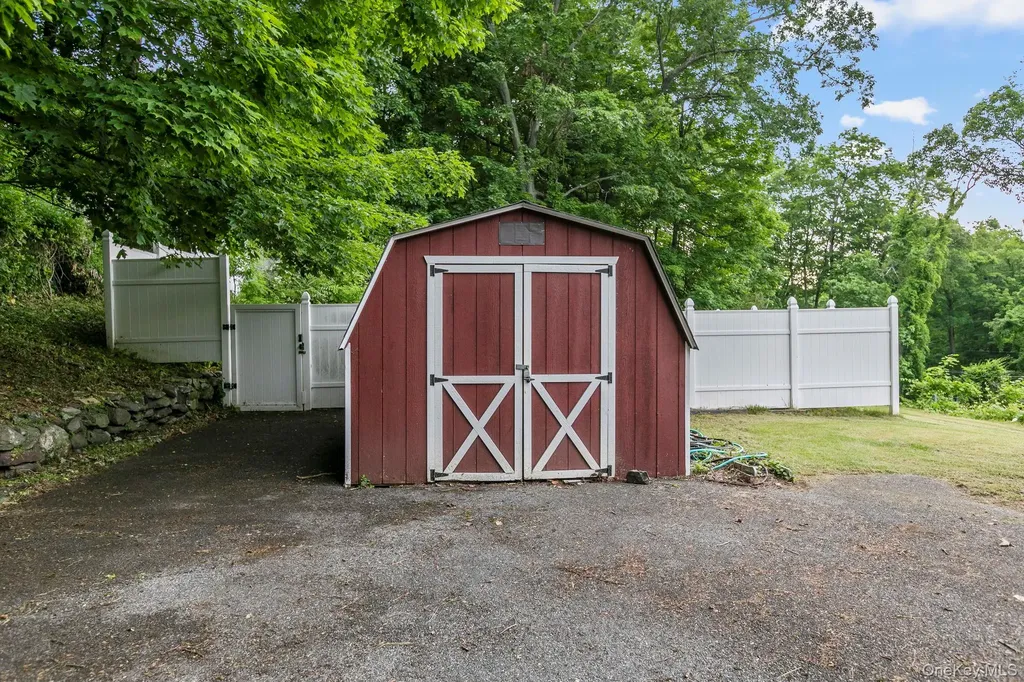 41 Plumbrook Road Katonah NY 10536