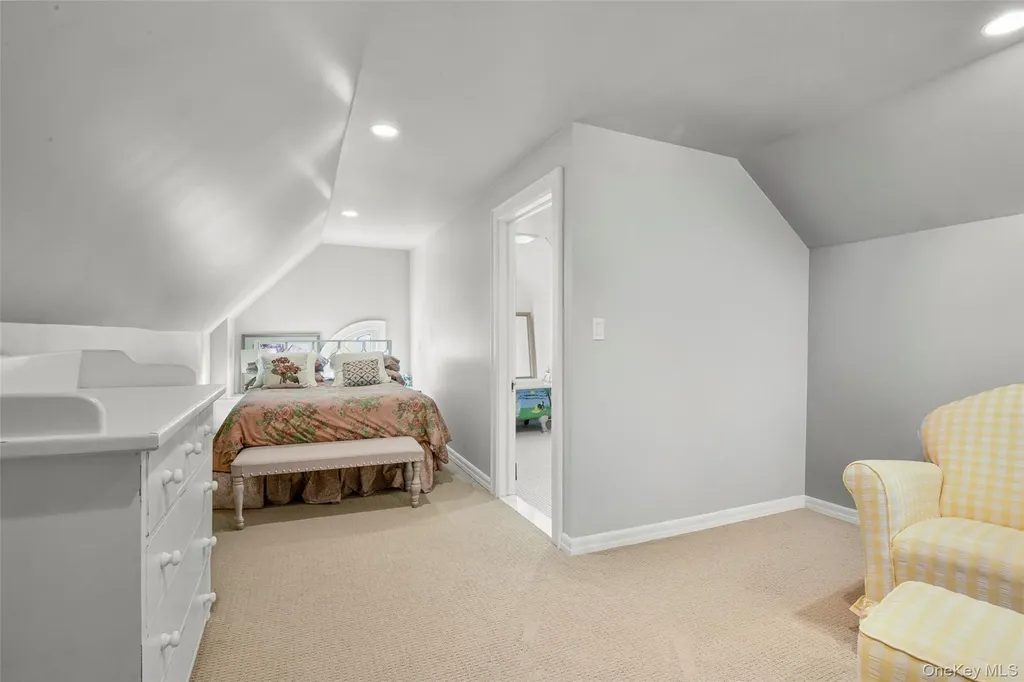 551 Wolfs Lane Pelham NY 10803