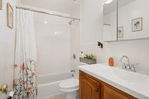 19 W 13th Road Broad Channel NY 11693