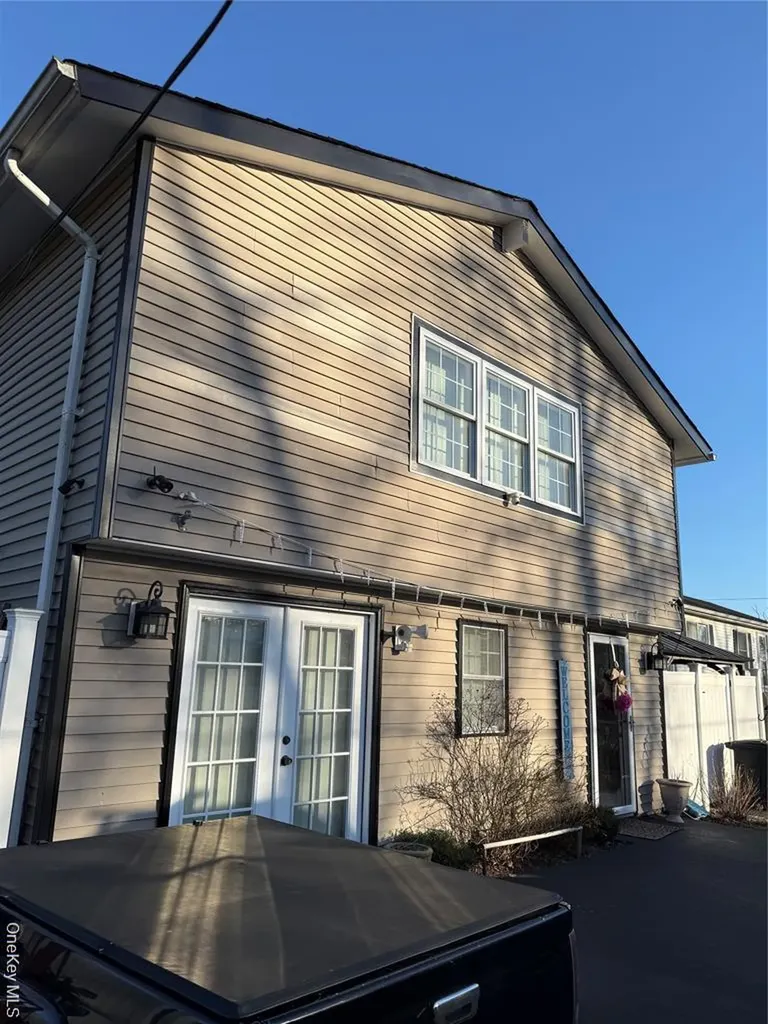 17 Hampton Road Shirley NY 11967