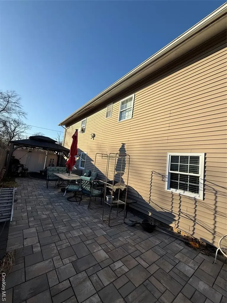 17 Hampton Road Shirley NY 11967