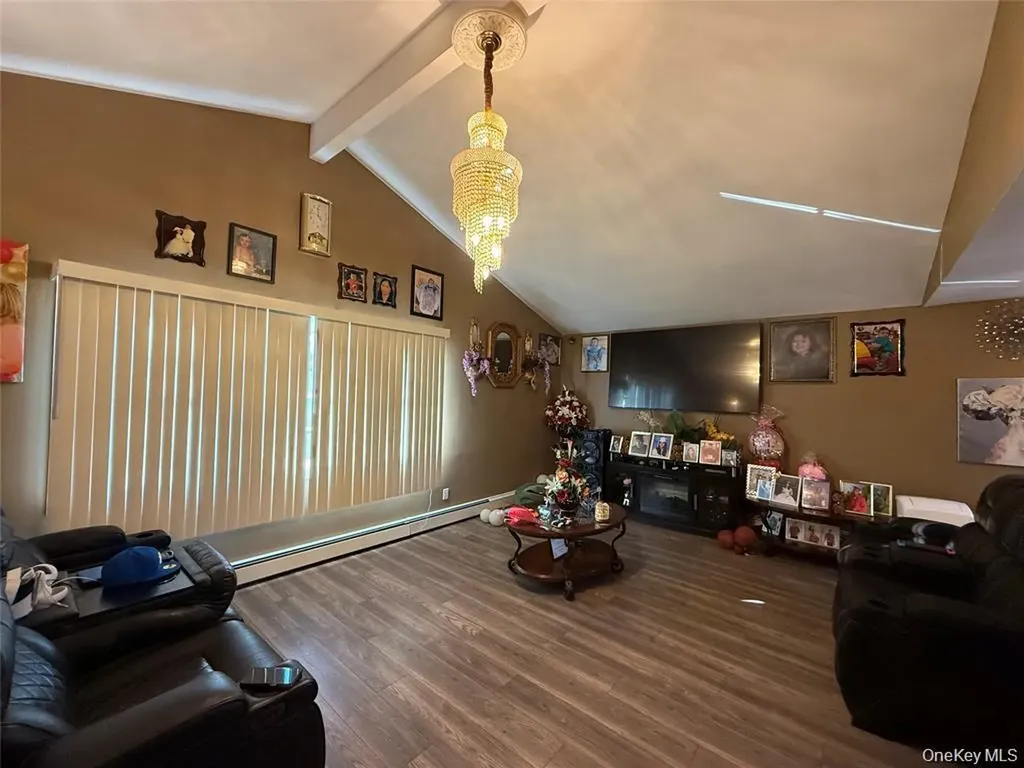 17 Hampton Road Shirley NY 11967