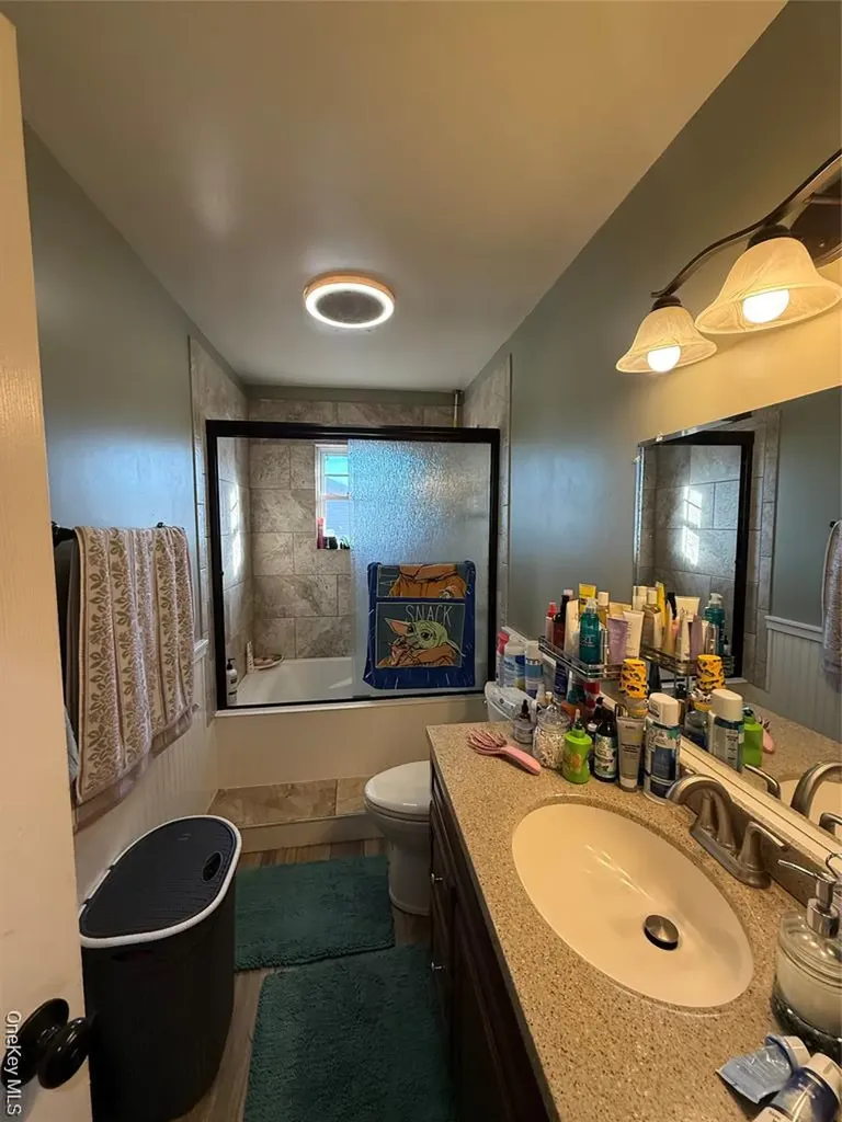 17 Hampton Road Shirley NY 11967