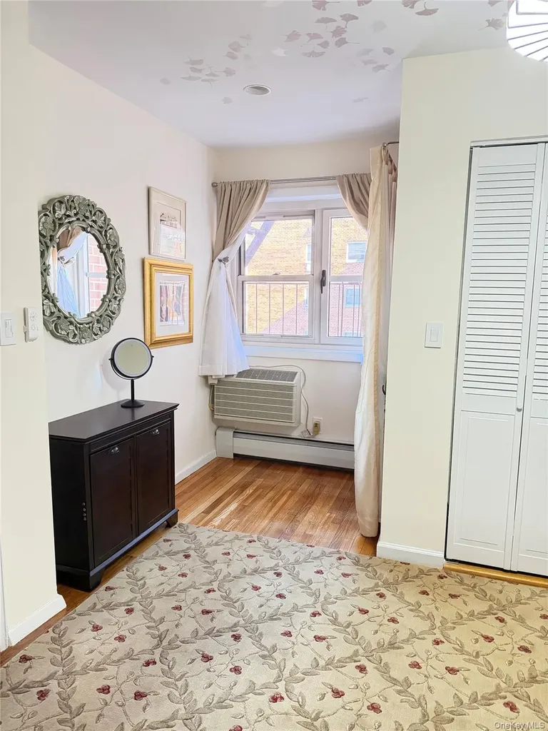 80 E Hartsdale Hartsdale NY 10530
