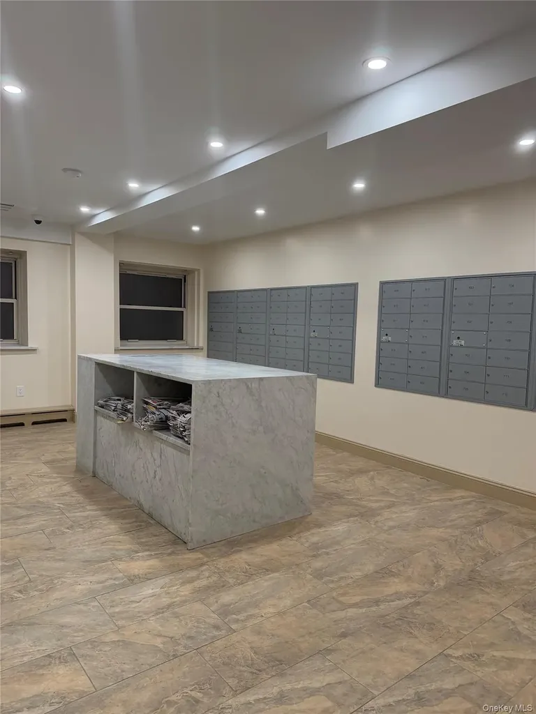 80 E Hartsdale Hartsdale NY 10530