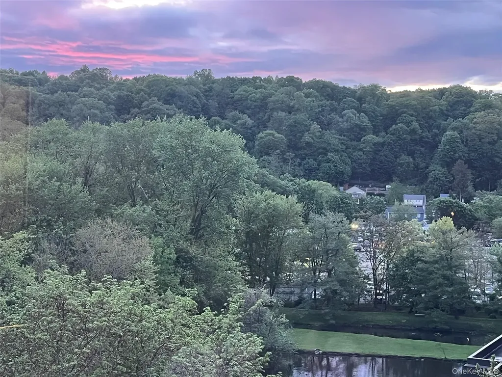 80 E Hartsdale Hartsdale NY 10530