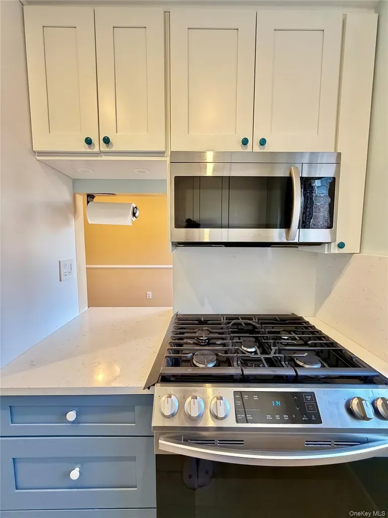 80 E Hartsdale Hartsdale NY 10530