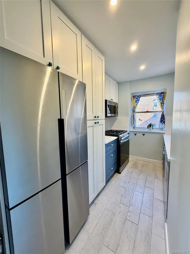 80 E Hartsdale Hartsdale NY 10530