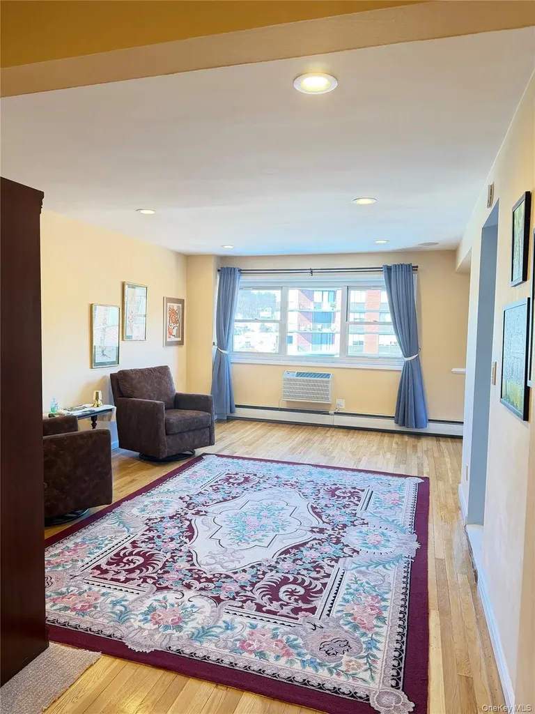 80 E Hartsdale Hartsdale NY 10530