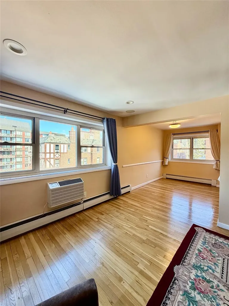 80 E Hartsdale Hartsdale NY 10530
