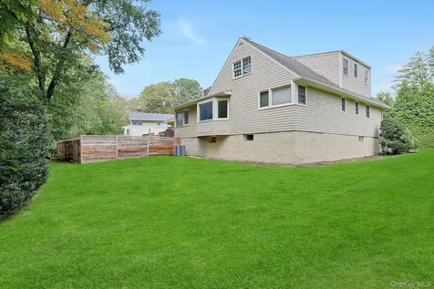 97 Winding Brook Road New Rochelle NY 10804