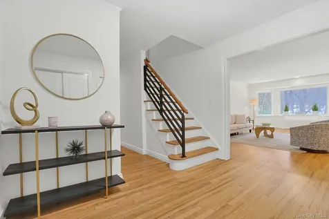 97 Winding Brook Road New Rochelle NY 10804