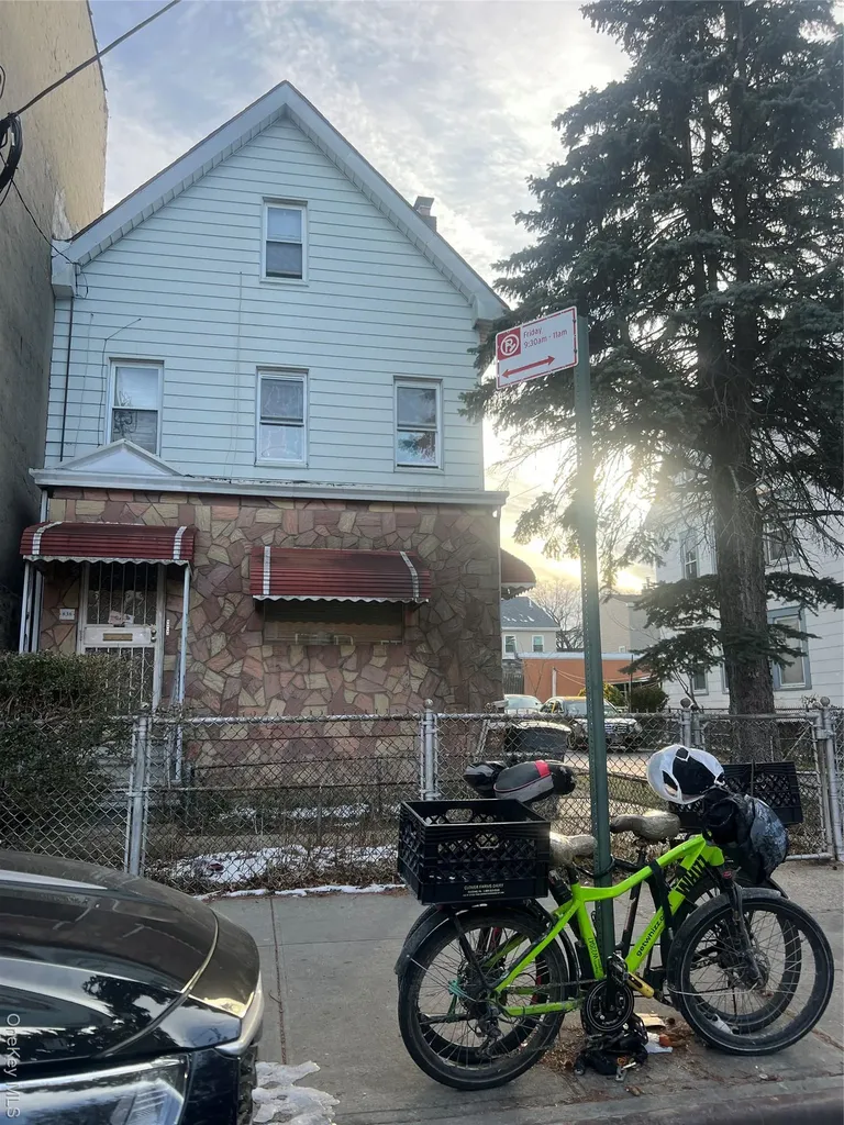 838 E 226th Street Bronx NY 10466