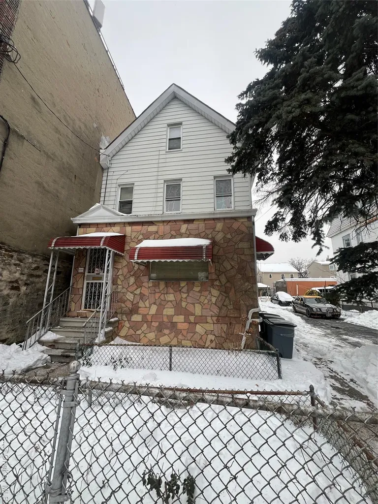838 E 226th Street Bronx NY 10466