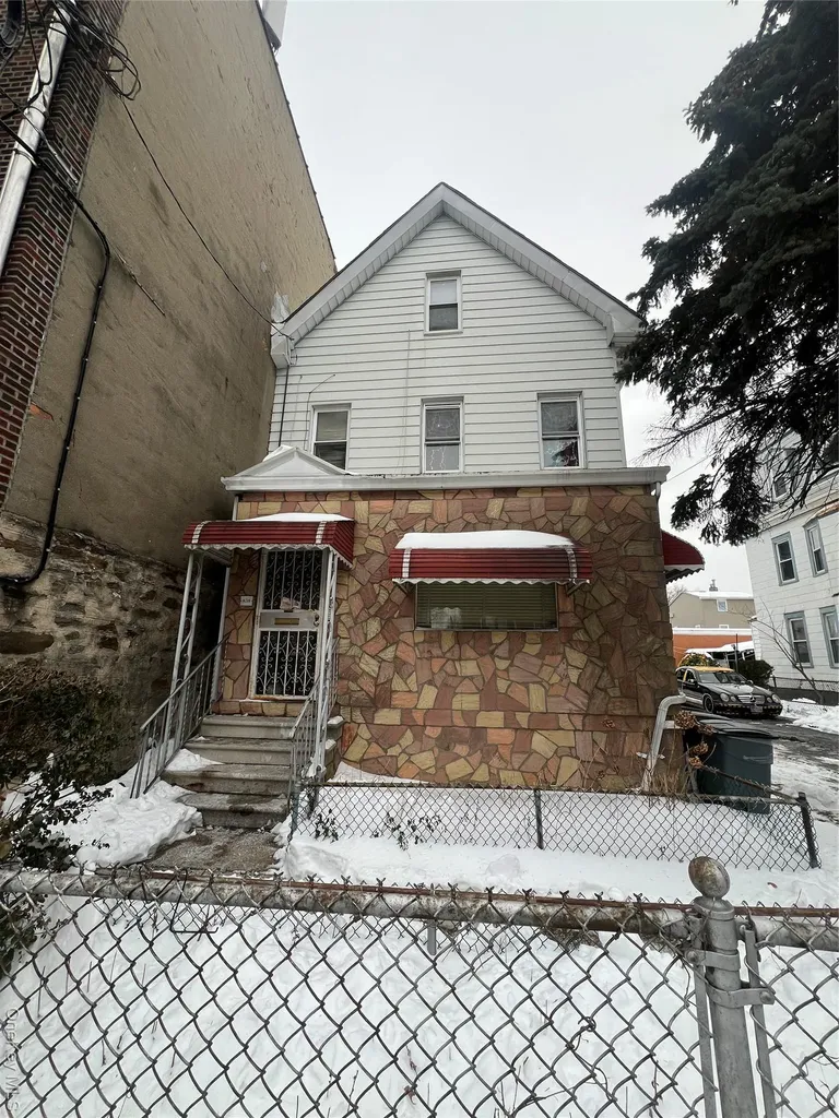 838 E 226th Street Bronx NY 10466