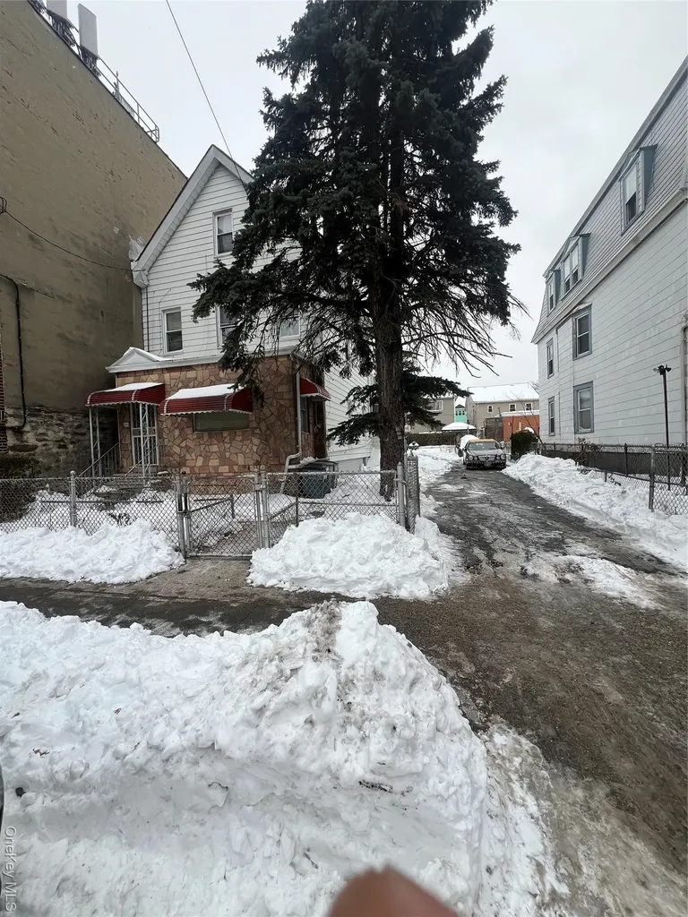 838 E 226th Street Bronx NY 10466