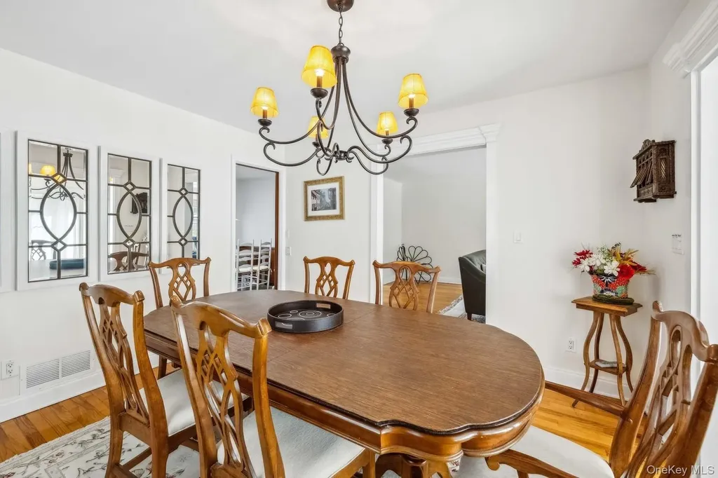 7 Linda Lane Hampton Bays NY 11946