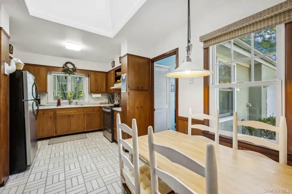 7 Linda Lane Hampton Bays NY 11946