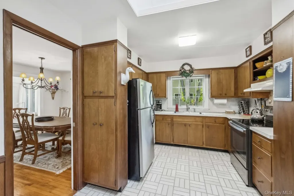 7 Linda Lane Hampton Bays NY 11946