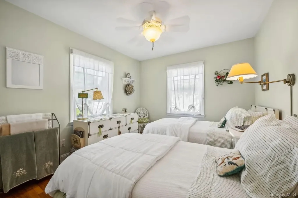 7 Linda Lane Hampton Bays NY 11946