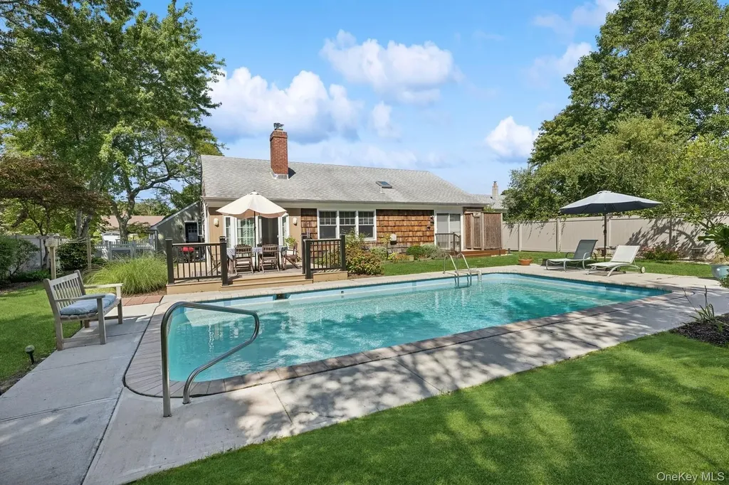 7 Linda Lane Hampton Bays NY 11946