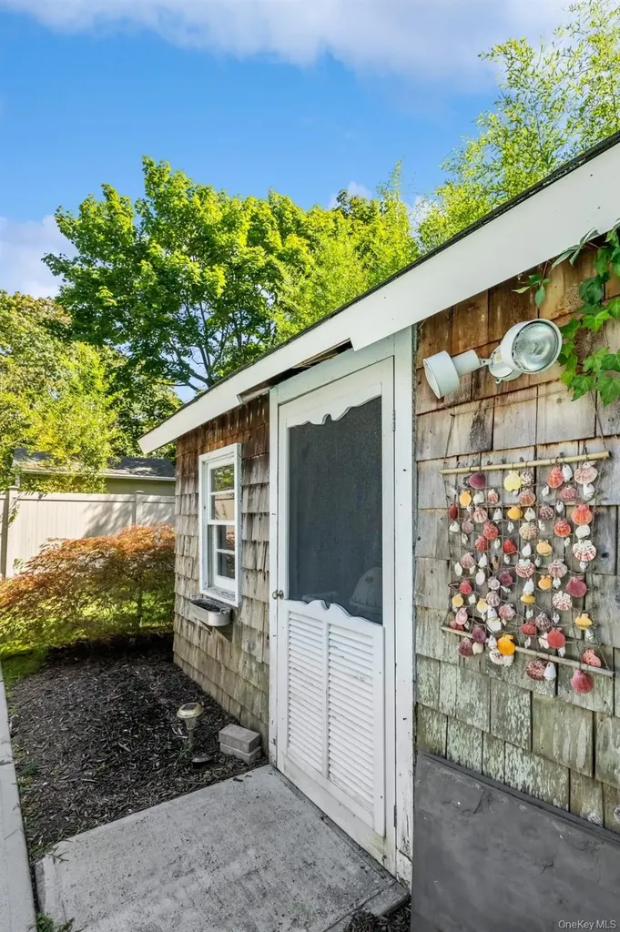 7 Linda Lane Hampton Bays NY 11946