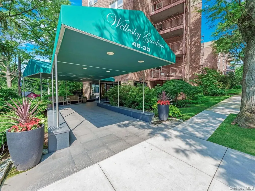 42-30 Douglaston Parkway Douglaston NY 11363