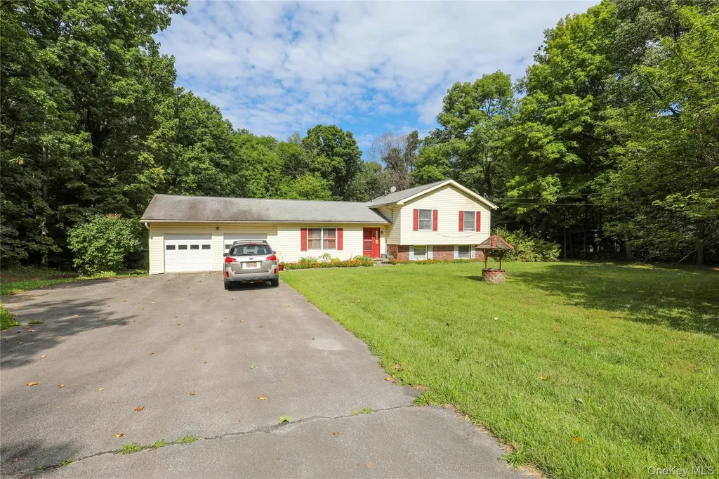 38 Roxanne Boulevard Lloyd NY 12528