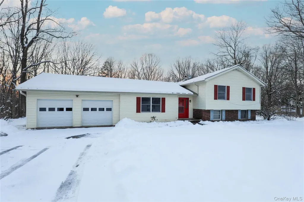 38 Roxanne Boulevard Lloyd NY 12528