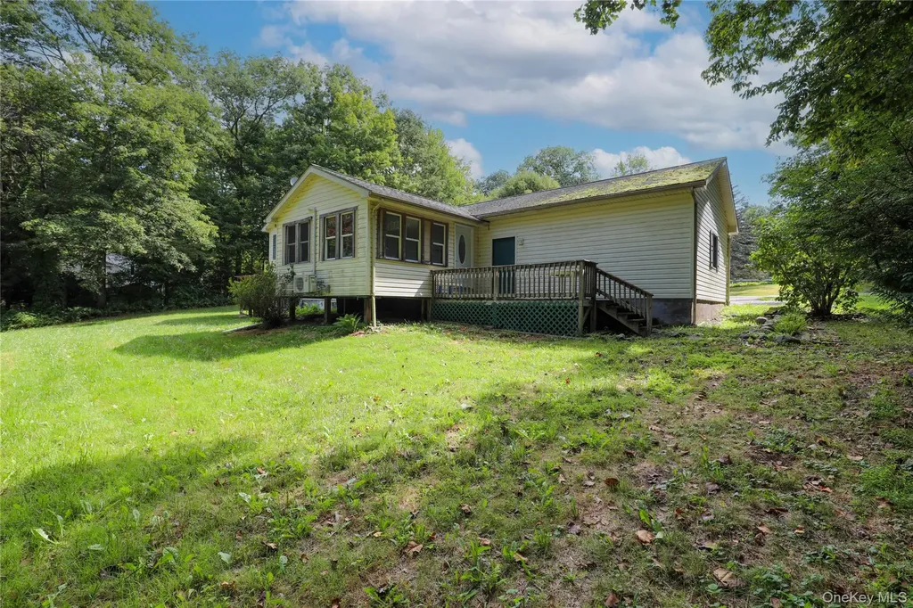38 Roxanne Boulevard Lloyd NY 12528