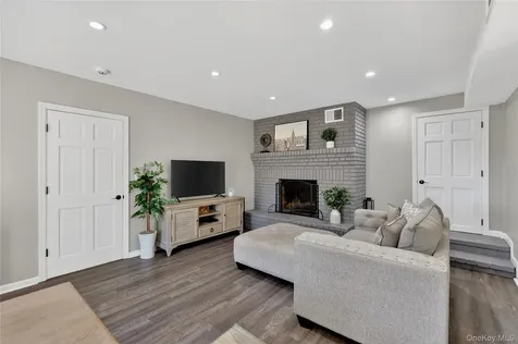 14 Caterson Terrace Hartsdale NY 10530