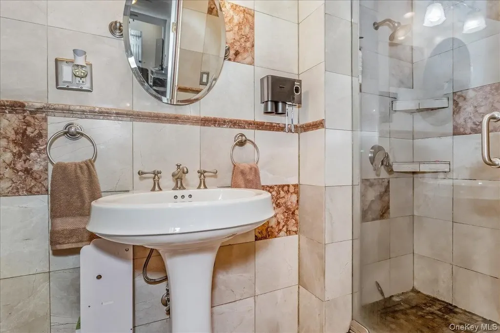 58-29 60th Lane Maspeth NY 11378