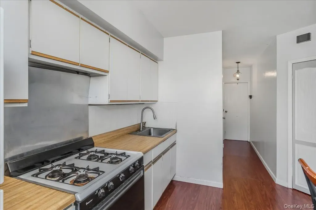 58-29 60th Lane Maspeth NY 11378