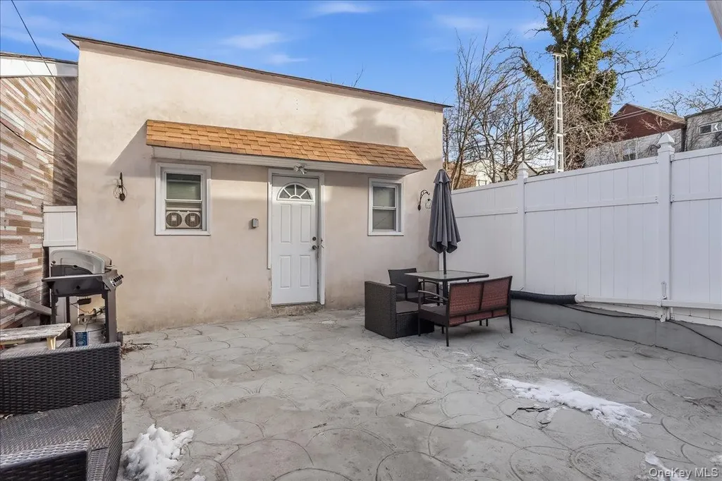 58-29 60th Lane Maspeth NY 11378