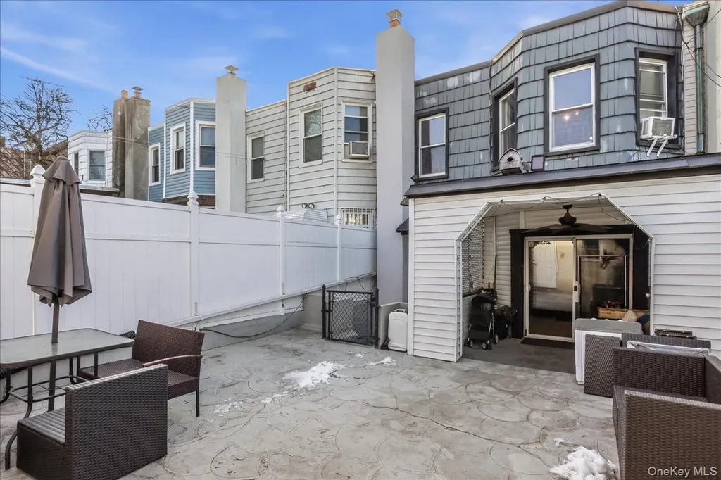 58-29 60th Lane Maspeth NY 11378