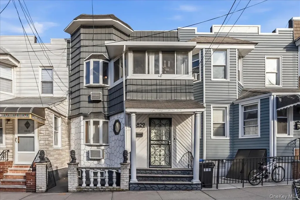 58-29 60th Lane Maspeth NY 11378