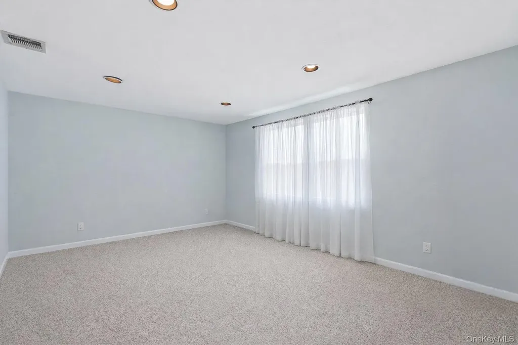 6 Cedarfield Terrace Saint James NY 11780