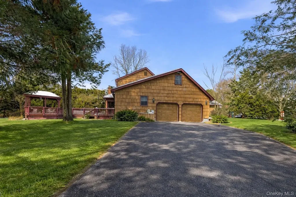 6 Cedarfield Terrace Saint James NY 11780