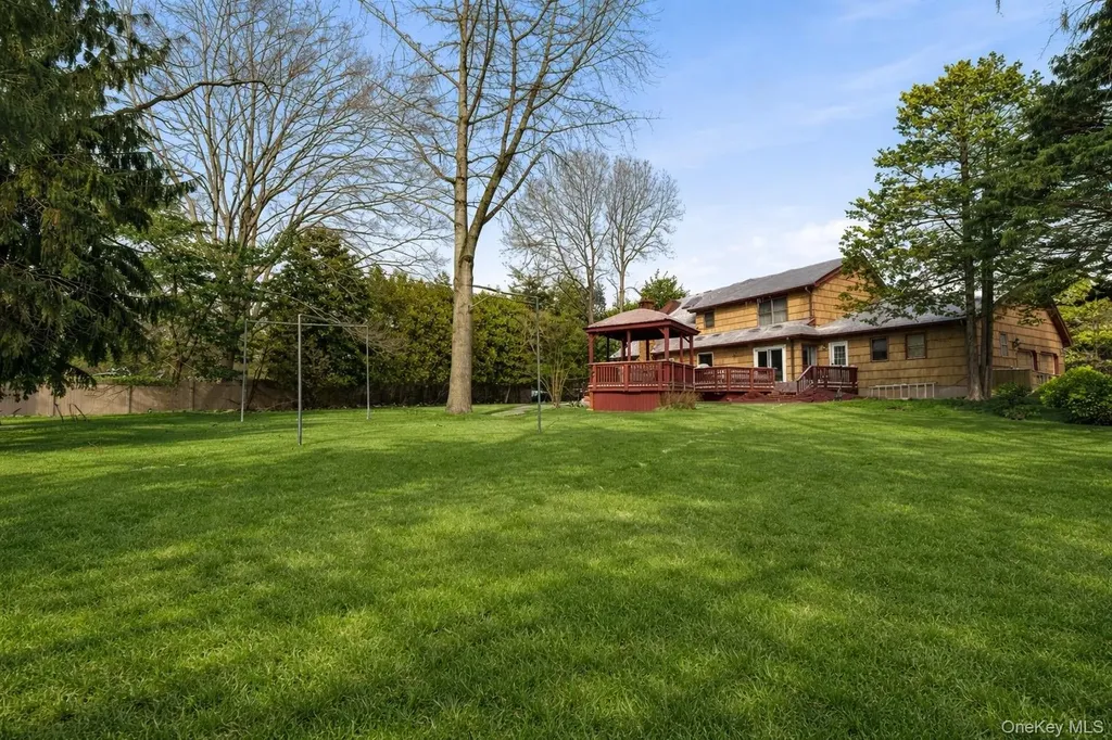 6 Cedarfield Terrace Saint James NY 11780